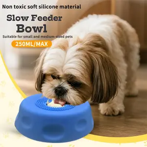Suction-cup silicone non-slip feeding bowl for pets, helps reduce anxiety and adds fun; suitable for cats and dogs; can hold yogurt, meat puree, and liquid foods.