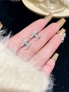 Elegant Zircon Stud Earrings for Women, Fashionable Minimalist Design, Perfect for Daily Commute, Versatile and Stylish Jewelry