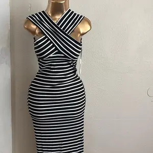 Vestido - Black and White Striped Dress with Cross-Back Design for Women