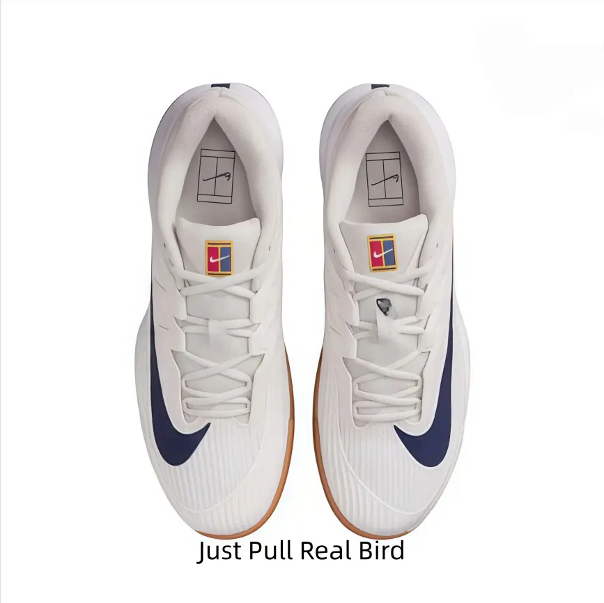 The wide front toe compartment leaves room for foot expansion during intense movement