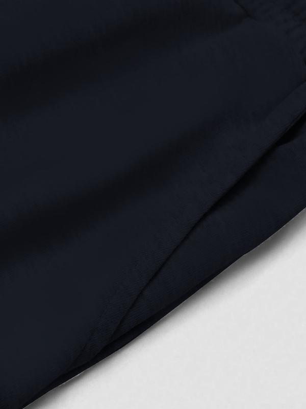 A teenage girl's off-shoulder top and wide-leg casual trousers; a loose-fitting, oversized casual long-sleeved top with a letter print paired with loose-fitting drawstring trousers; soft, suitable for women, and versatile.