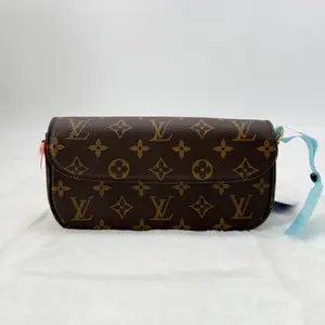 Pre-owned Louis Vuitton Monogram Shoulder Bags LV lvy Wallet On Chain Canvas Brown