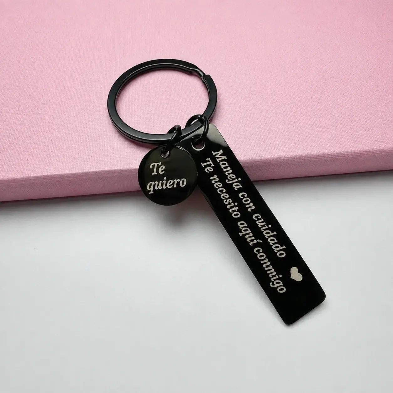 Spanish Drive Safe Keychain for Boyfriend or Husband, 1-Piece Engraved Letter Keyring, Birthday, Anniversary and Valentine’s Day Gift for Him