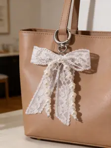 Niche design sweet style lace pearl bow keychain, fashionable and exquisite keychain bag pendant, small and versatile imitation pearl lace bow pendant, fashionable and  leisure bag car keychain pendant, Bag Charm Keychain