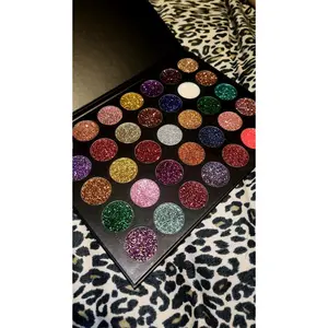 Bling Me OUT Eyeshadow Pallet