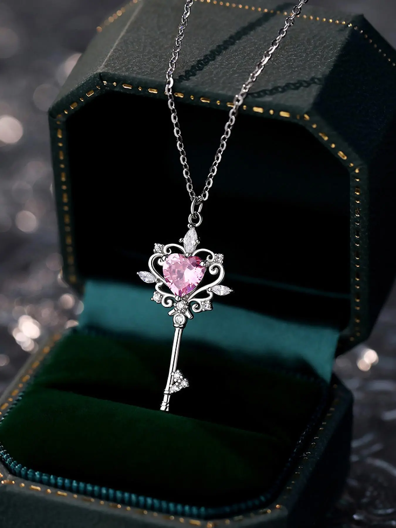 Elegant S925 Silver Zircon Heart Key Pendant Necklace, Adjustable Clavicle Chain for Women, Perfect Gift for Birthdays & Anniversaries, Heart Shaped Necklace, Hearts Pendant Necklace, Adjustable Length Necklace, Love Necklace