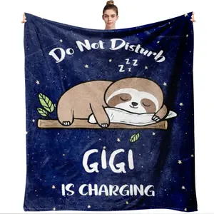 GIGI IS CHARGING Sloth Themed 270G Flannel Blanket Ultra Soft Warm Cozy Plush Throw Blanket for Bed Sofa Couch Lightweight Breathable Fleece Blanket for Adults Kids Bedroom Decor All Season Use Perfe