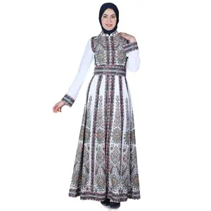 Elegant Well Embroidered Kaftan with Intricate Design Details