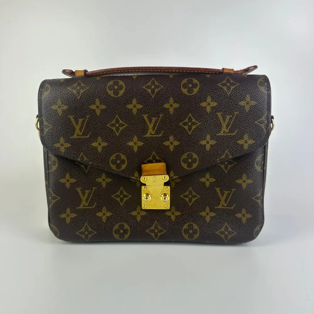 Pre-owned Louis Vuitton Monogram Pochette Metis Handbag
