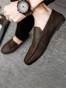 2026 minimalist and stylish men's loafers, with soft soles and non-slip design, easy slip-on style, versatile casual flat leather shoes suitable for daily commuting, can be worn for both commuting and leisure.