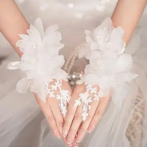 Long lace floral gloves for brides, wedding accessories, finger-hook design, slimming, aesthetic and forest-style, suitable for evening gowns, stage performances and wedding ceremonies
