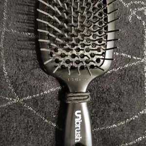 Product Review of Unbrush Detangling Hair Brush by FHI Heat from S**👻