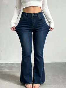 【Plus Size】 Plain Pocket Button Flare Leg Jeans, Casual Comfy Bell Bottom Denim Pants for Daily Wear, Women's Plus Clothing for All Seasons WH50