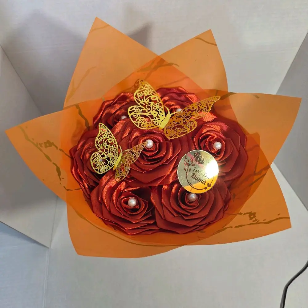 Eternal Roses Bouquet for Mother's Day - Perfect Gift with Gold Butterflies & Pearl Accents #DíaDeLasMadres #BouquetDeRosasEternas