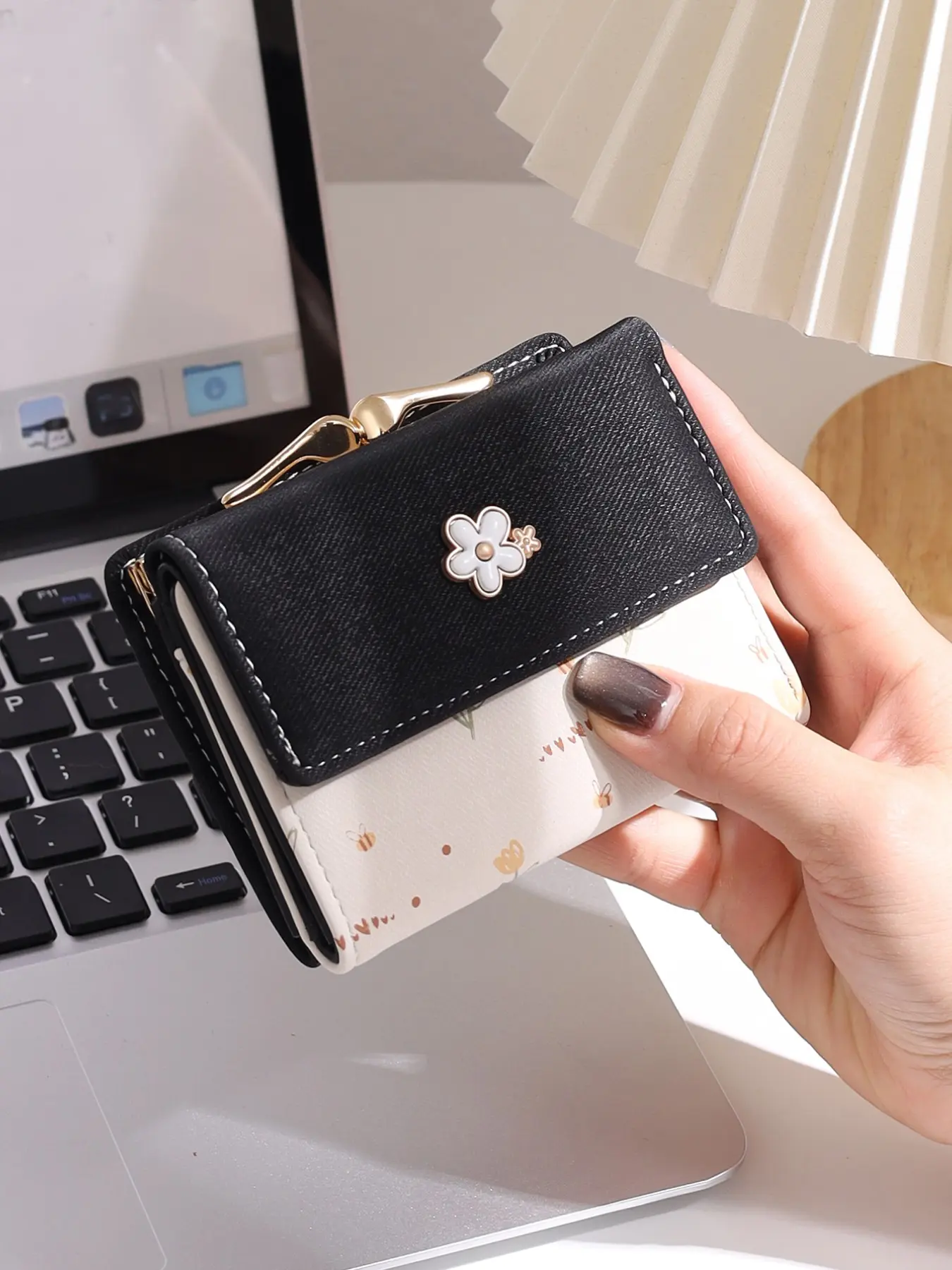 2026 New Women's Short Wallet, Trifold Wallet, Floral Buckle Three-Fold Bag, Multi-Functional Fashion Foldable Small Square Bag, Student Coin Purse, Multi Card Wallet, Wallets Women