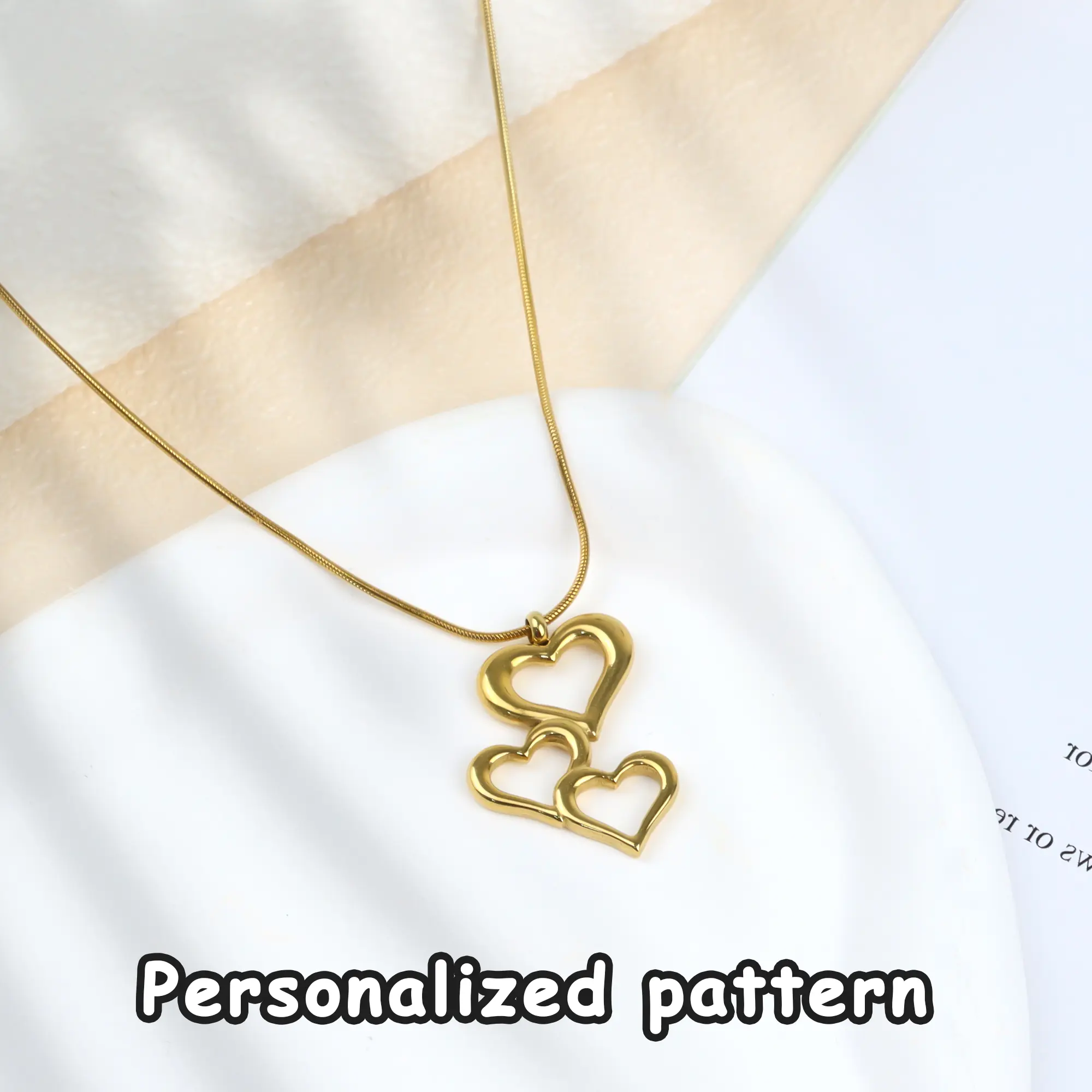 Golden Heart Necklace - 1-Count Small Gold Costume Jewelry Heart Chain, Meaningful Gifts for Valentine's Day Party Wear & Daily Outfits, Personality-Enhancing Fashion Accessory, Valentines Day, Female