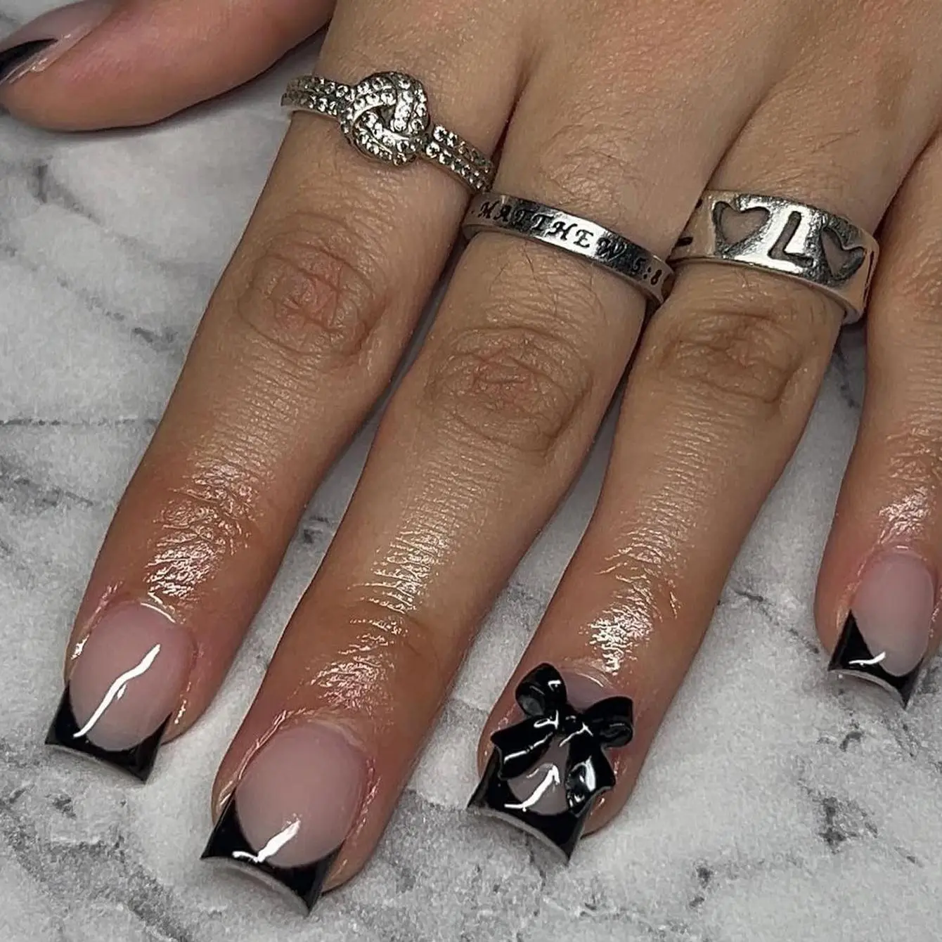 24pcs Press on Nails Short Almond Bowknot Black Press on Nails White Pearl Sweet French Tip Press on Nails Cute Nail Artificial