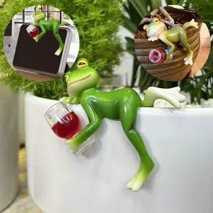 Cute Resin Frog Figurine for Home Decor – Funny Desk & Shelf Decoration, Adorable Frog Statue for Office, Apartment, Bedroom Aesthetic, Cozy Room Styling, Unique Gift Idea for Frog Lovers and Home Decor Fans