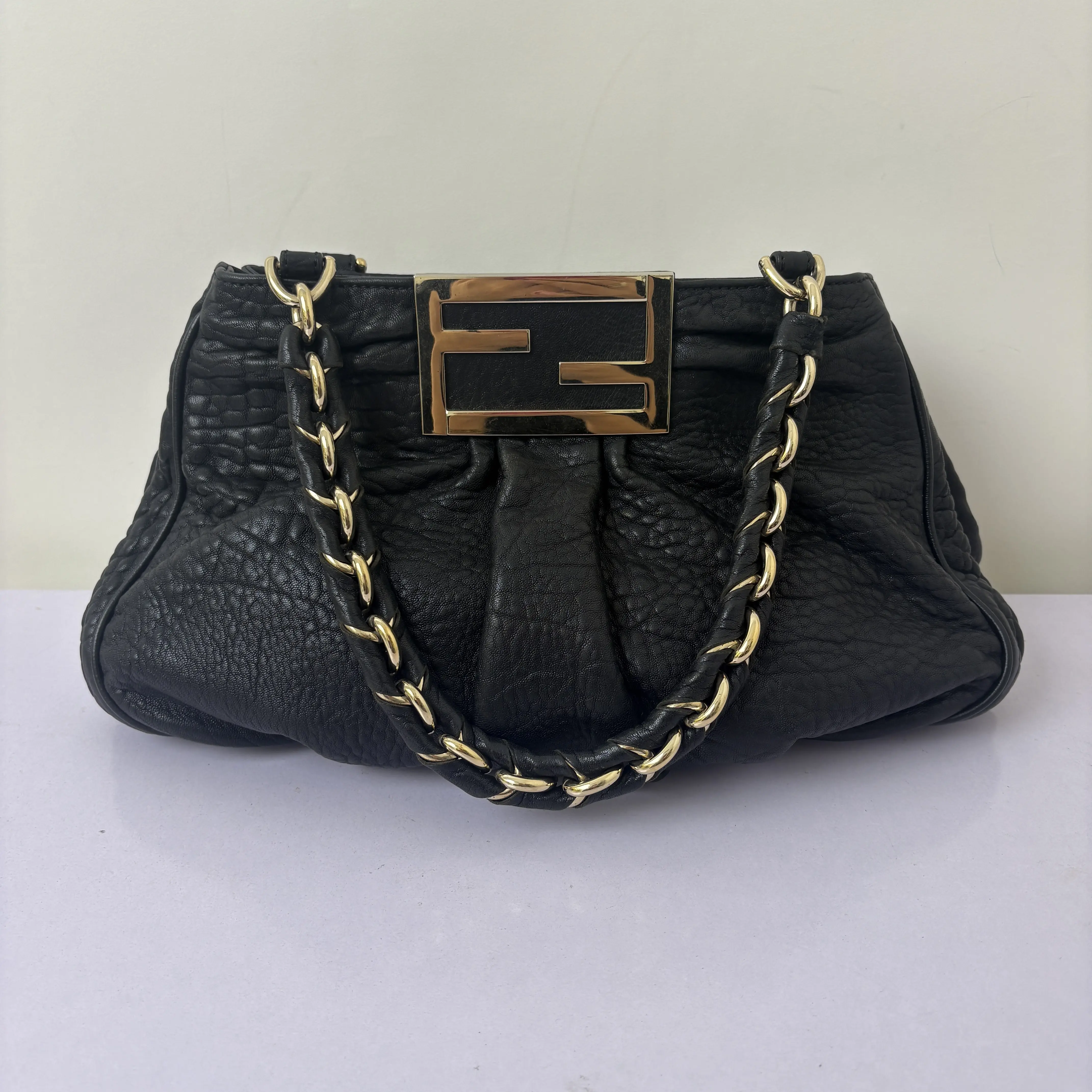 Pre-owned Calfskin Shoulder Bags Fendi Black Leather Full Grain Handbag Silver Tone Hardware