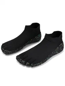 Men's new set of fitness yoga barefoot shoes, widened toe design, granular sole for strong grip, ankle protection with high fit and ankle protection, easy switching between hiking, rock climbing, fitness yoga and other scenarios,