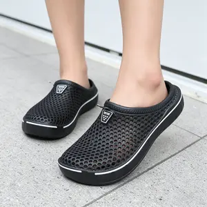 Couple - style breathable toe - covered clogs for both men and women. These are summer casual shoes, quick - drying slippers for women, quick - drying and waterproof sandals. They are non - slip EVA slip - on shoes for summer, available in sizes 36 - 45.