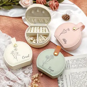 1 piece of personalized Bohemian-style jewelry box suitable for the flower theme of the birthday month - PU oval-shaped box with snap closure for sealing - Customizable with name/date - Elegant gift for women (birthday/bridesmaid/Christmas) - Dual-purpose