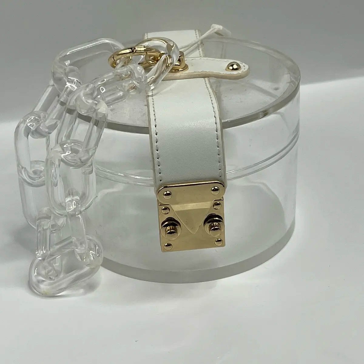 Acrylic chain clutch