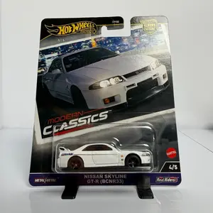Hot Wheels Premium Modern Classic White Nissan Skyline GT-R (BCNR33)
