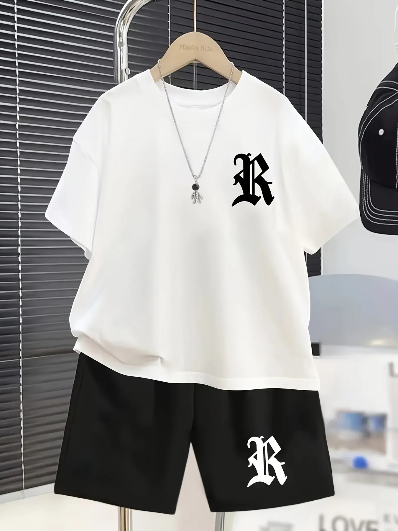 Boys’ casual summer short-sleeved set with a cross pattern, a stylish outdoor Sportswear Set for spring and summer, Sports clothing set, a two-piece matching outfit set comprising a T-shirt and shorts for boys, Sporty Tee Set