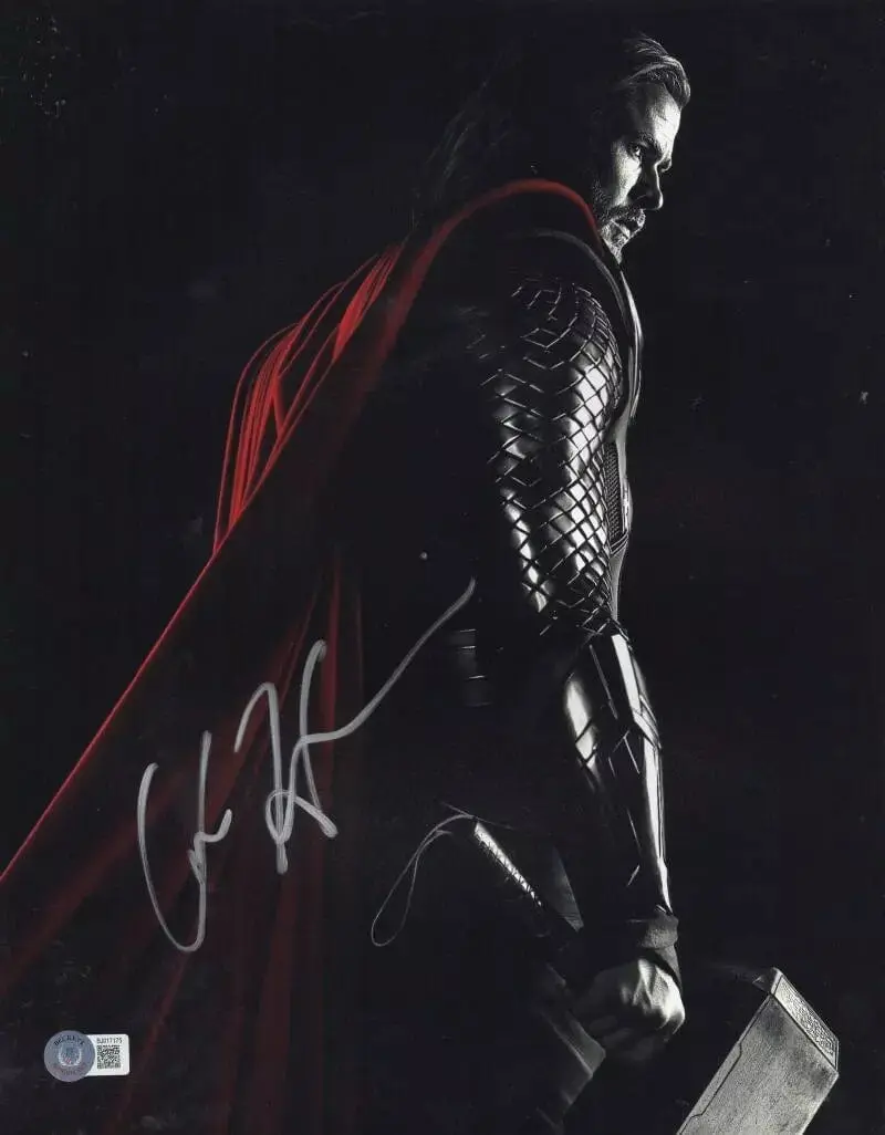 Chris Hemsworth Authentic Autographed 11x14 Photo #25