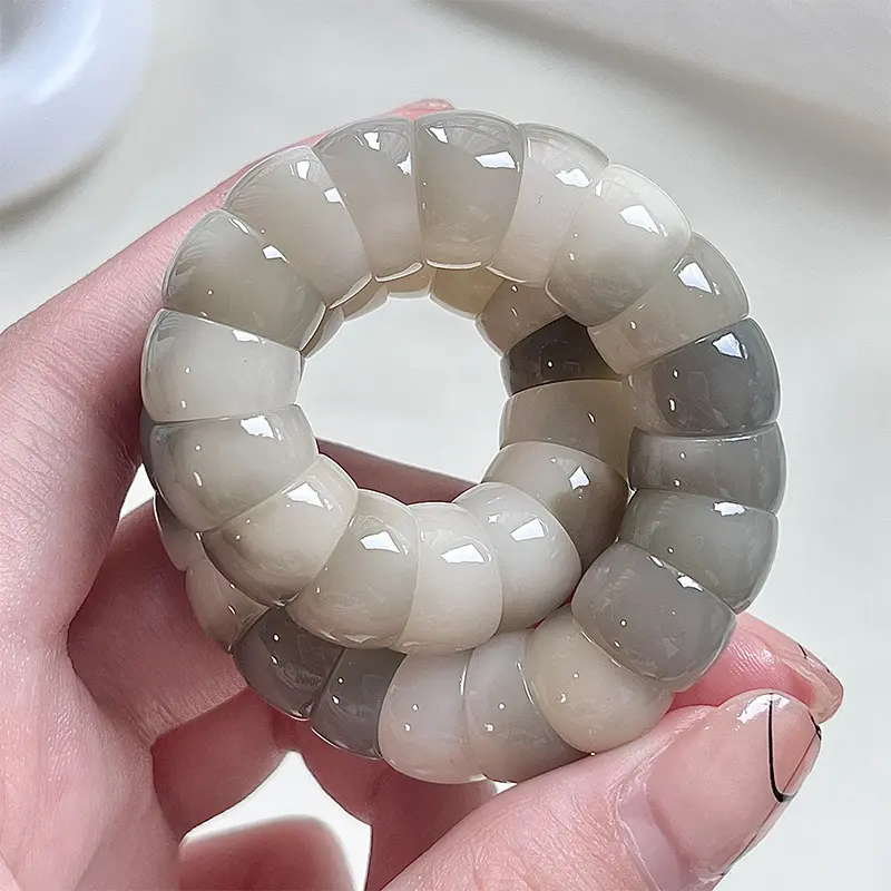 Light colored soot fluttering pig intest