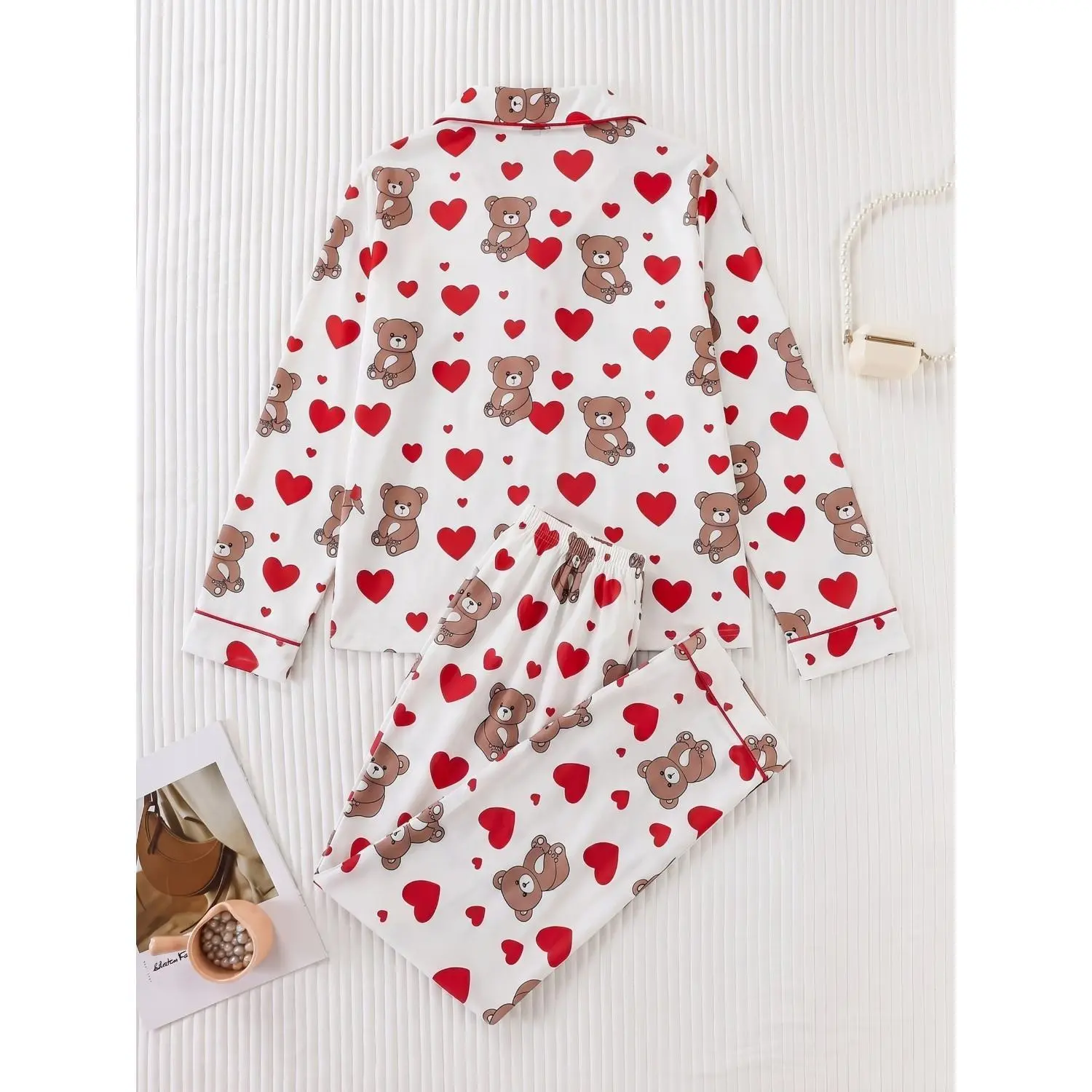 Cute Cartoon Bear Heart Print Women’s Pajama Set – Long Sleeve Collared Button-Up Top with Loose Comfy Pants – Soft and Adorable Girly Sleepwear & Loungewear