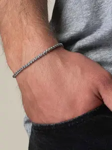 The rotating chain hip-hop style combination bracelet two-piece set is suitable for daily wear, vacation and dating occasions, and is also a surprising and exquisite small gift.