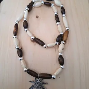 Imagination Emi Leaf Necklace for Women - Fashion Accessory