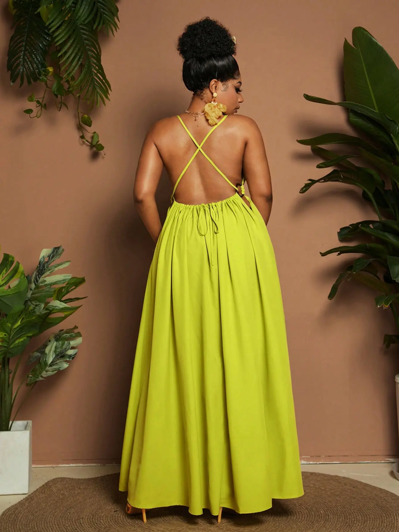 Allurite Plus Size Lime Green Halter Maxi Dress | Keyhole Detail for Breezy  Summer Vacations & Beach Parties V Plain Bodycon Minimalist Breathable dresses  women elegantoutfits - TikTok Shop