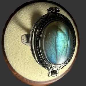 High Grade Natural Labradorite Crystal Ring - Silver-Plated Copper，Multicolor Crystal Design, Adjustable Fit, Natural Materials, Authenticity Key