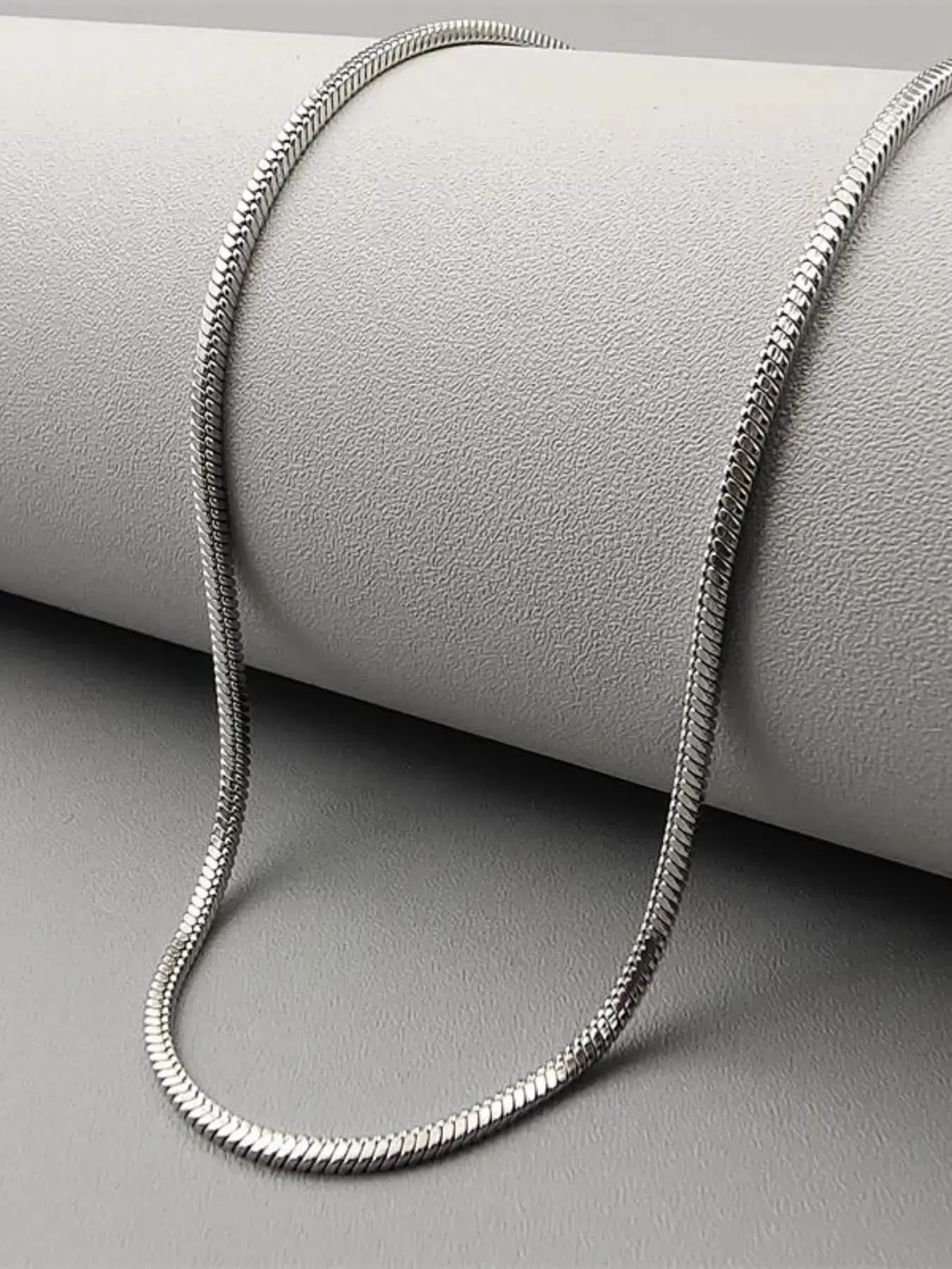 Unisex 1.5mm Silver Snake Chain Necklace - Polished Shine, 50cm Length, Timeless Style for Everyday Wear & Daily Occasions