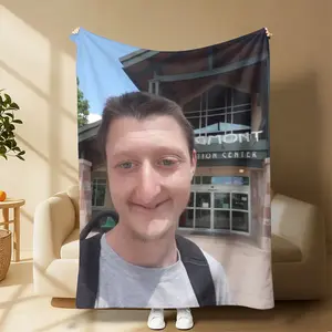 Countdown Sale! Daniel Larson selfie Throw Blanket cozy flannel blanket Suitable for use in offices, sofas, and travel settings, etc A warm nap blanket Suitable for all four seasons This is the best gift for couples, children, parents and friends