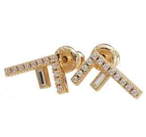 Pre-owned FENDI 1 Small Leather Goods F is stud earrings in gold with rhinestones GZ