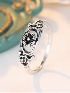 Retro-chic antique silver floral pattern openwork design women's ring Vintage rings Classic and versatile women's jewellery The perfect women's jewellery gift