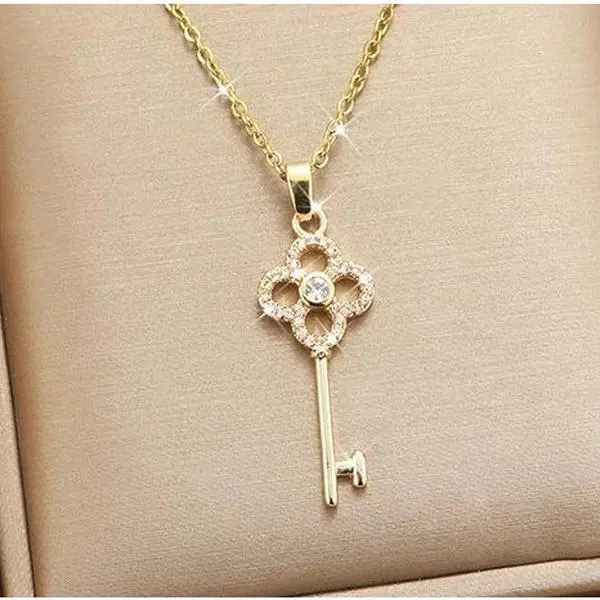 European and American Light Luxury Design Silver Titanium Steel Necklace for Women Ins Trend Niche Versatile Internet Celebrity Necklace High-end Choker