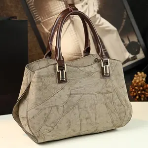 Women's Large Leather Tote Bag - Retro Gold Hardware Accessory Crossbody Handbag, Large Capacity Suitable for Work and Travel, Durable Zipper Closure and Shoulder Strap Design, Elegant Women's Gift, Multi functional Accessory, Essential for Women