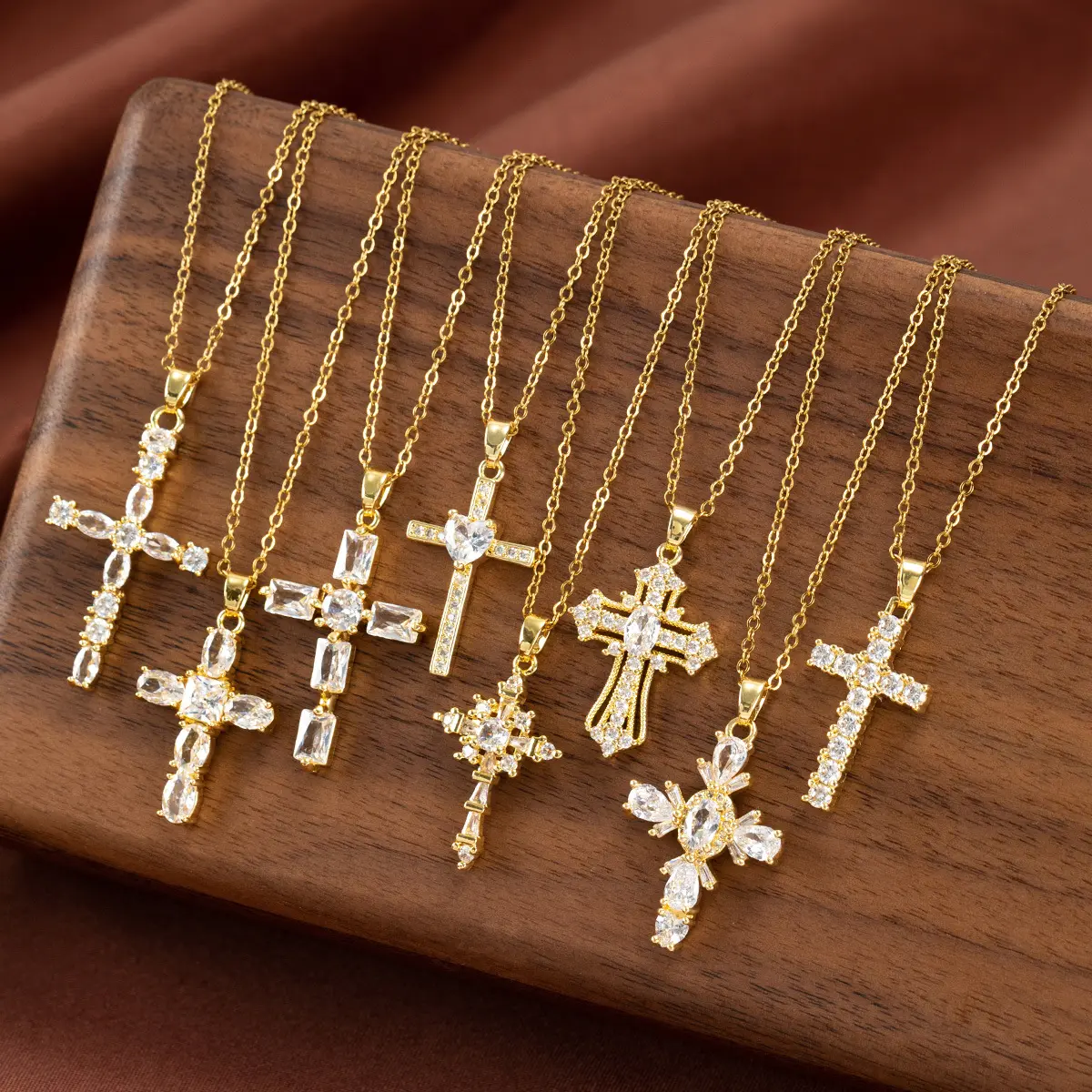 Vintage Glamour Full Diamond Cross Pendant Necklace for Women Dainty Adjustable Layering Chain Timeless Elegant Gift Idea