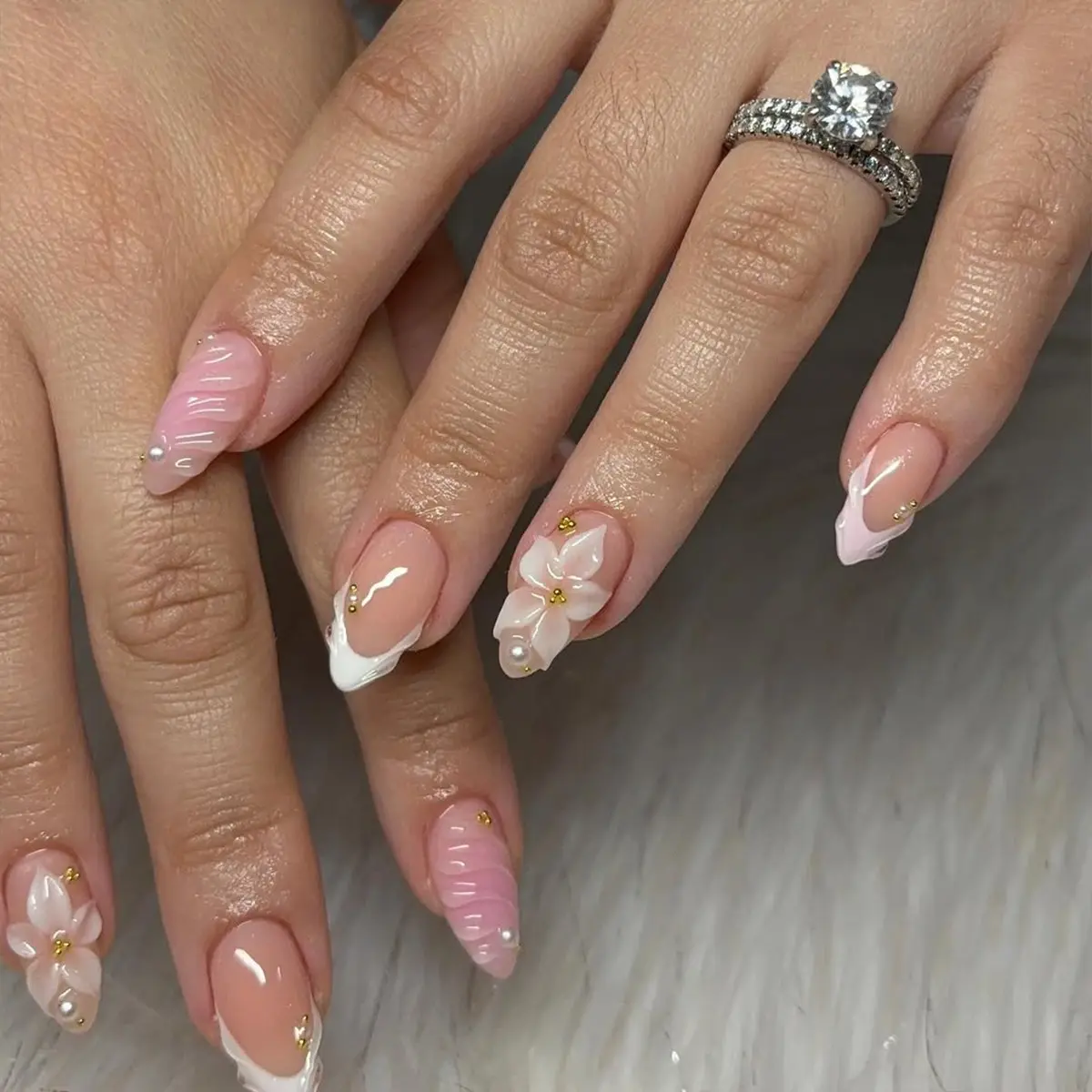 Elevate Your Style, 24pcs Medium Long Almond French Press-On Nails, Perfect Acrylic False Nail Set, Easy Wear Gel Petal Design, Floral Embellished Rhinestone, French Tip Nails, French Nail Art