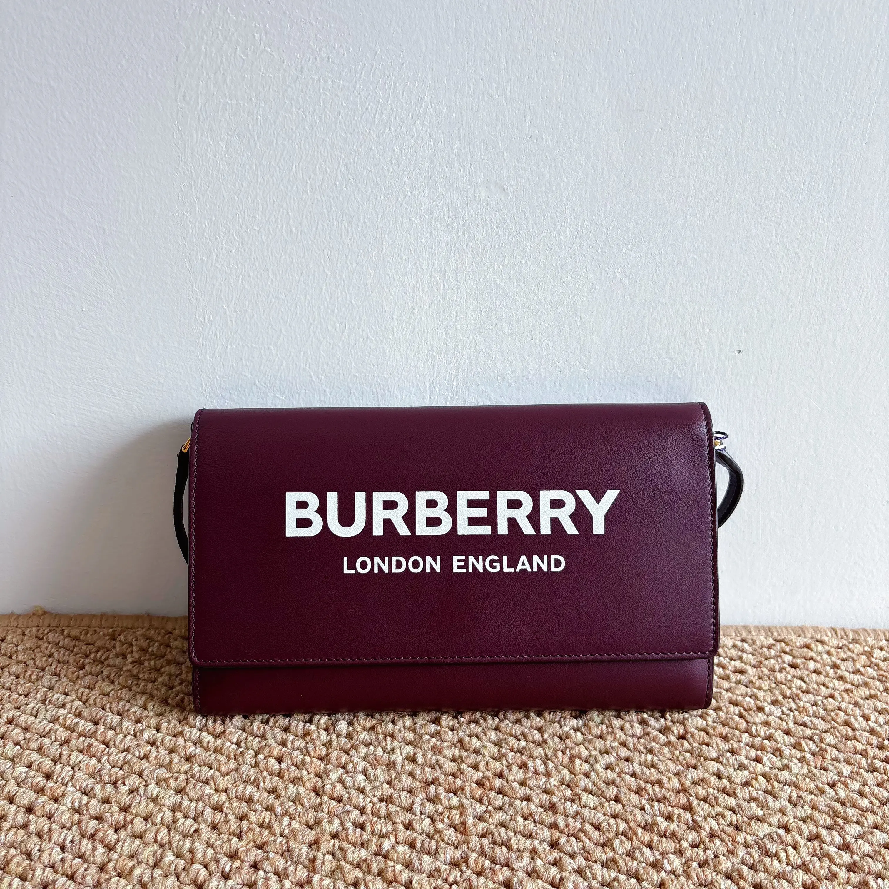 Pre-owned BURBERRY letter print shoulder/crossbody WOC bag