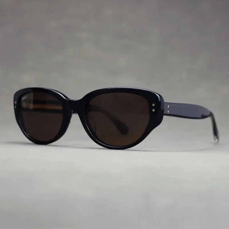 Women's Retro Cat-Eye Sunglasses, 2-Tone Spliced Statement Frame in Black and White, 1960s Aesthetic Eyewear Fashion, Statement Frame Glasses, 60S Style Women's Sunglasses, Black-And-White Women's Sunglasses