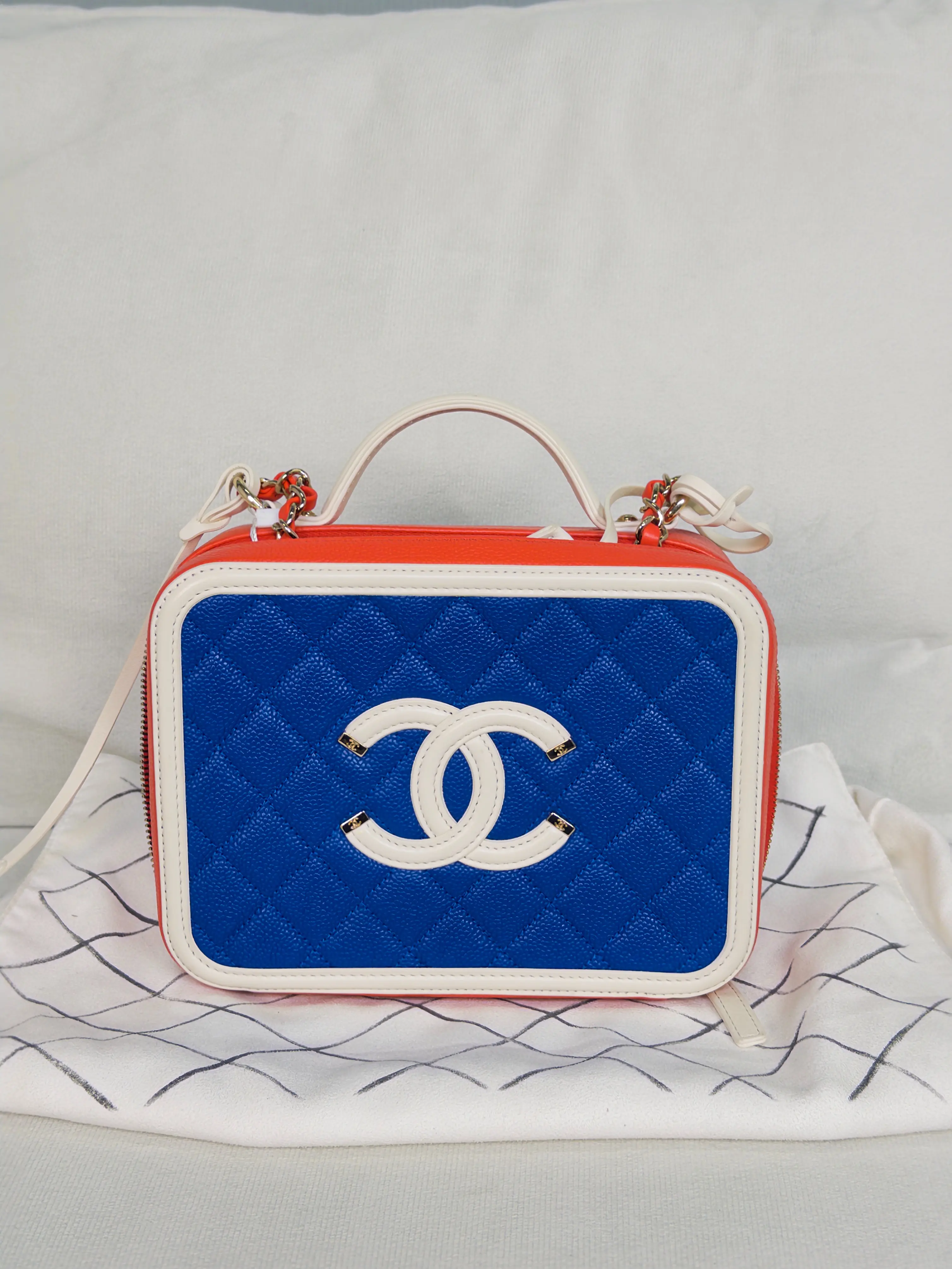 Pre-owned CHANEL Caviar Quilted Leather Medium CC Filigree Vanity Case Blue, White, Red Shoulder Bag