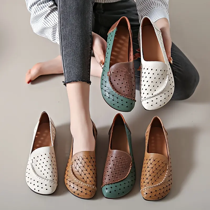 Women's Contrast Color Clogs, Closed Toe Lightweight Walking Shoes, Hollow Out Breathable Shoes