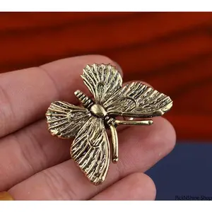 Creative Brass Butterfly Figurine, Insect Animal Model Desktop Ornament for Office, Living Room & Coffee Table Decor