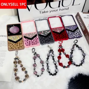 Flash powder leopard print plush phone case, Accessories, equipped with a bracelet. The hard PC back panel protects the phone case, Protection. Suitable for Samsung Galaxy Z Flip7, Z Flip7FE, Z Flip6, Z Flip5